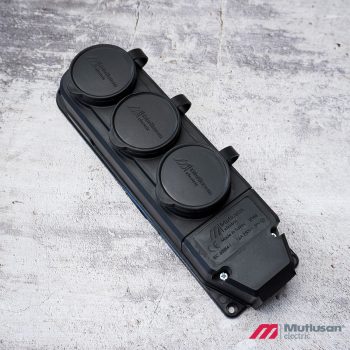 Колодка трёхместная 16А 250V IP44