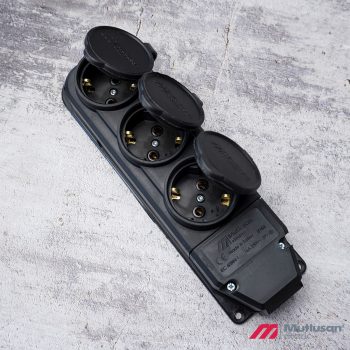 Колодка трёхместная 16А 250V IP44
