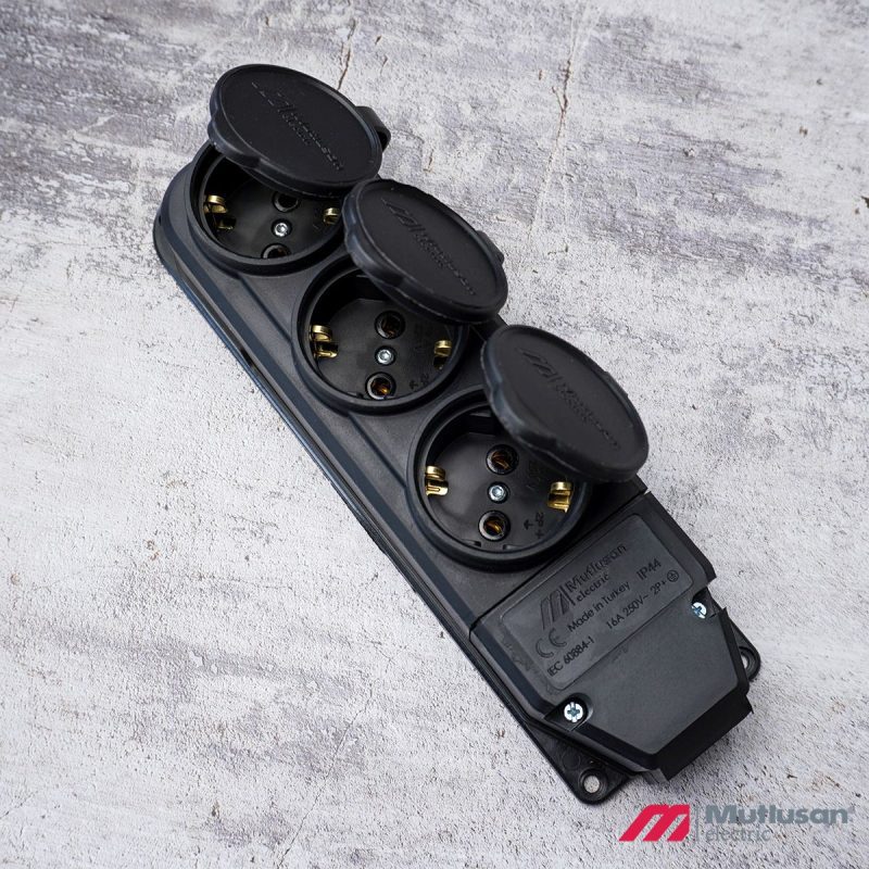 Колодка трёхместная 16А 250V IP44