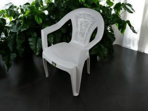 Стул из пластика